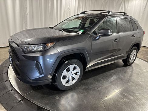 Used 2021 Toyota RAV4 LE image 1