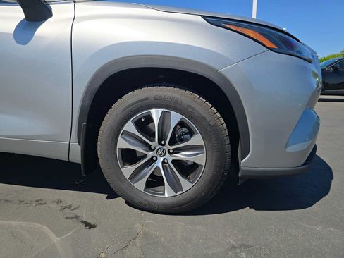 Used 2023 Toyota Highlander XLE FWD image 9