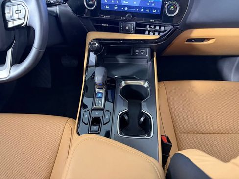 Used 2025 Lexus NX 250 FWD w/ Premium Package image 17