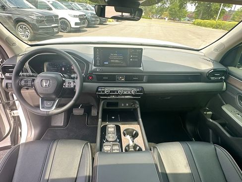 Used 2026 Honda Pilot Elite image 3