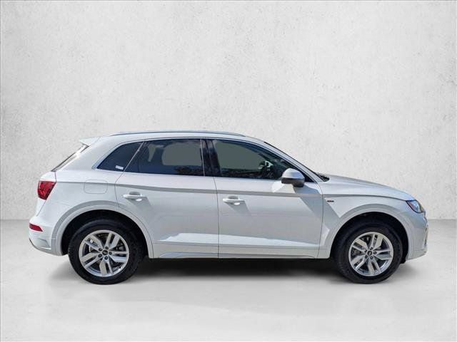 Used 2023 Audi Q5 2.0T Premium w/ Convenience Package AWD/4WD image 4