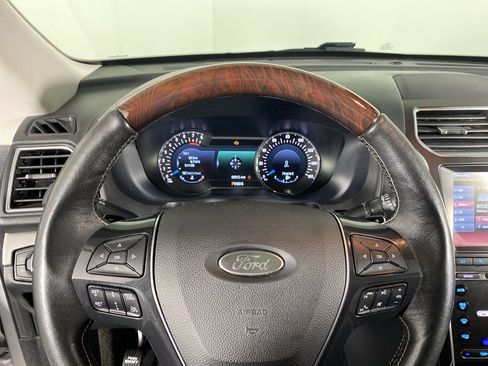 Used 2016 Ford Explorer Platinum image 23
