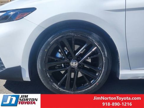 Used 2025 Toyota Camry SE w/ Convenience Package image 13