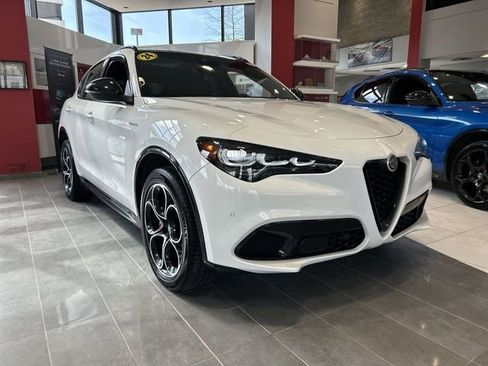 Used 2024 Alfa Romeo Stelvio Veloce image 2