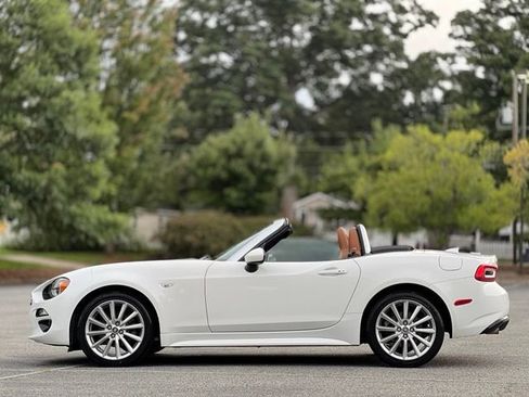 Used 2018 FIAT 124 Spider Lusso w/ Convenience Group RWD image 8