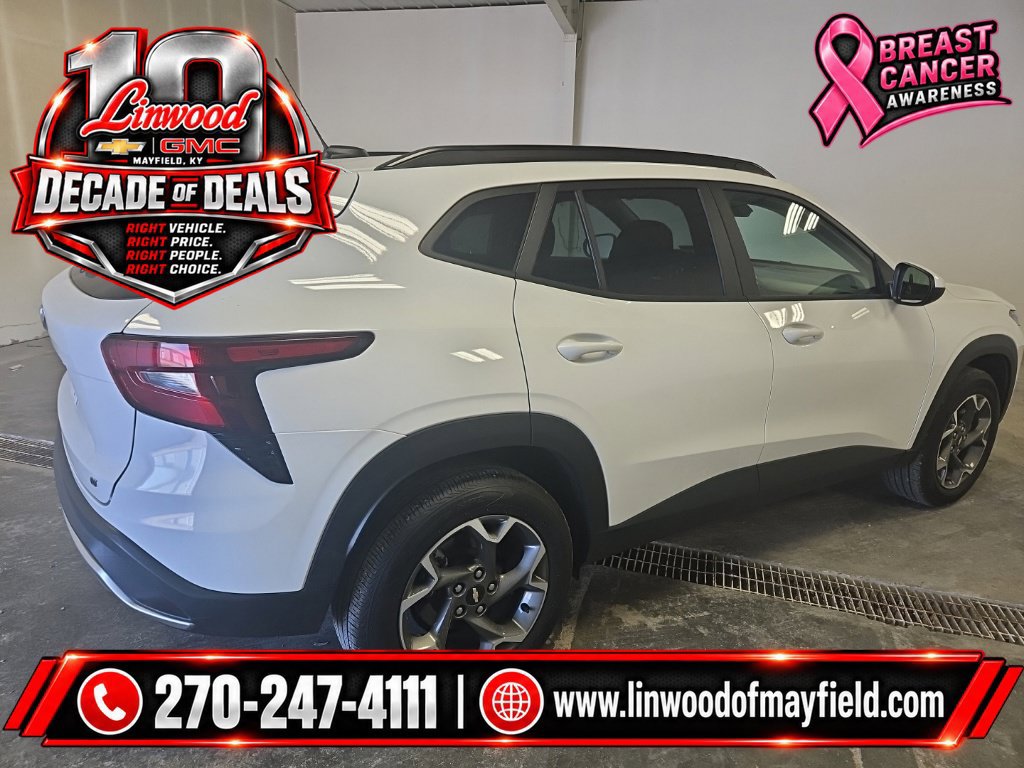 Used 2026 Chevrolet Trax LT FWD image 2