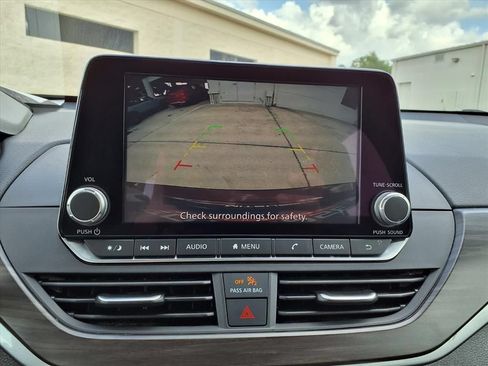 Used 2024 Nissan Altima 2.5 SV FWD image 25