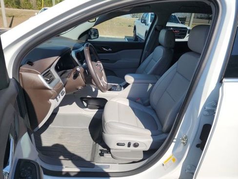 Used 2023 GMC Acadia SLT w/ Technology Package image 26