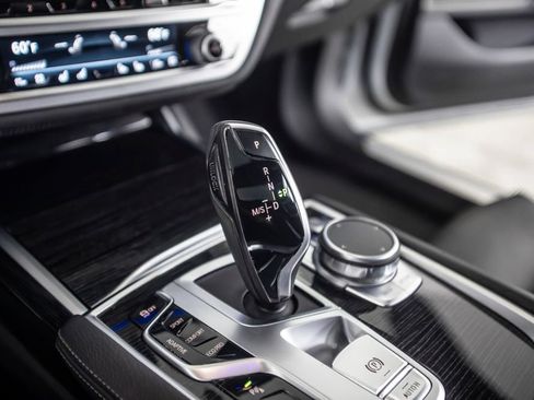 Used 2020 BMW 740i w/ M Sport Package RWD image 37