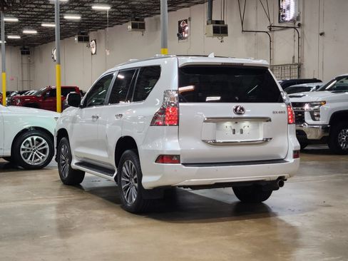 Used 2023 Lexus GX 460 Luxury w/ Accessory Package AWD/4WD image 9