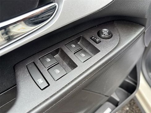 Used 2016 Chevrolet Equinox LT w/ Convenience Package image 13