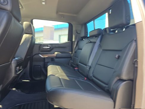 Used 2020 Chevrolet Silverado 1500 LT Trail Boss AWD/4WD image 17