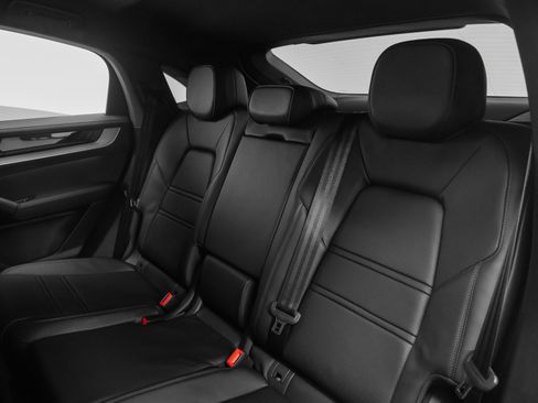 Certified 2025 Porsche Cayenne Coupe image 37