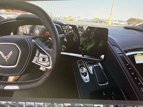 Used 2025 Chevrolet Corvette Z06 RWD image 8