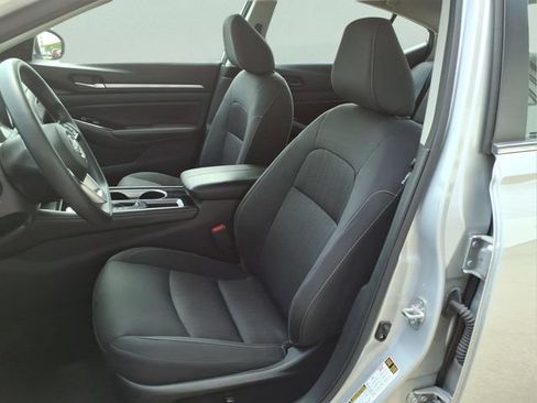 Used 2023 Nissan Altima 2.5 SV FWD image 12
