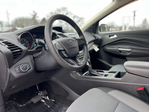 Used 2018 Ford Escape SE image 16