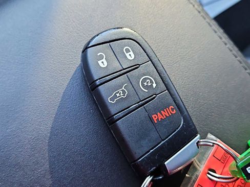 Used 2020 Jeep Grand Cherokee Altitude image 36