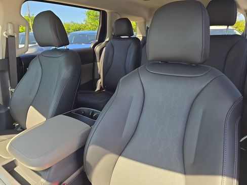 New 2026 Kia Carnival FWD image 21