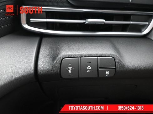 Used 2025 Hyundai Elantra SE FWD image 20