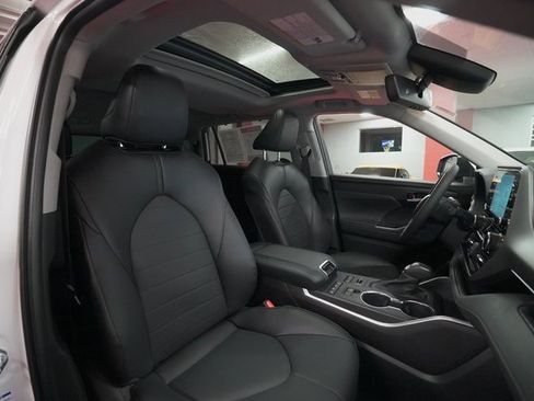 Certified 2022 Toyota Highlander XLE image 17