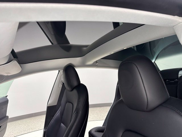 Used 2023 Tesla Model 3 Standard Range RWD image 2