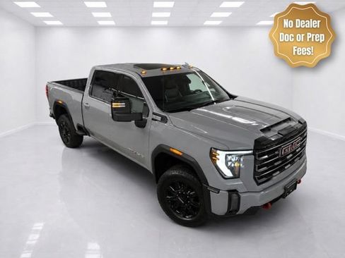 Used 2024 GMC Sierra 2500 AT4 w/ Technology Package AWD/4WD image 3