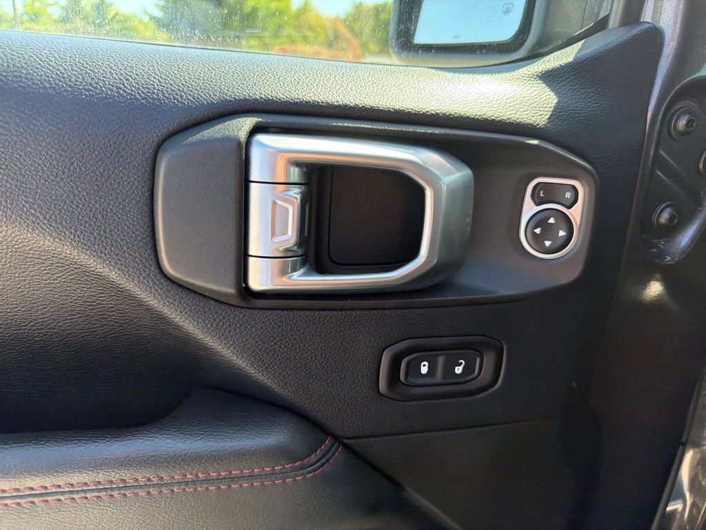 Used 2018 Jeep Wrangler Unlimited Rubicon AWD/4WD image 9