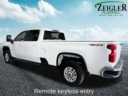 Used 2025 Chevrolet Silverado 2500 LT w/ Convenience Package AWD/4WD image 3