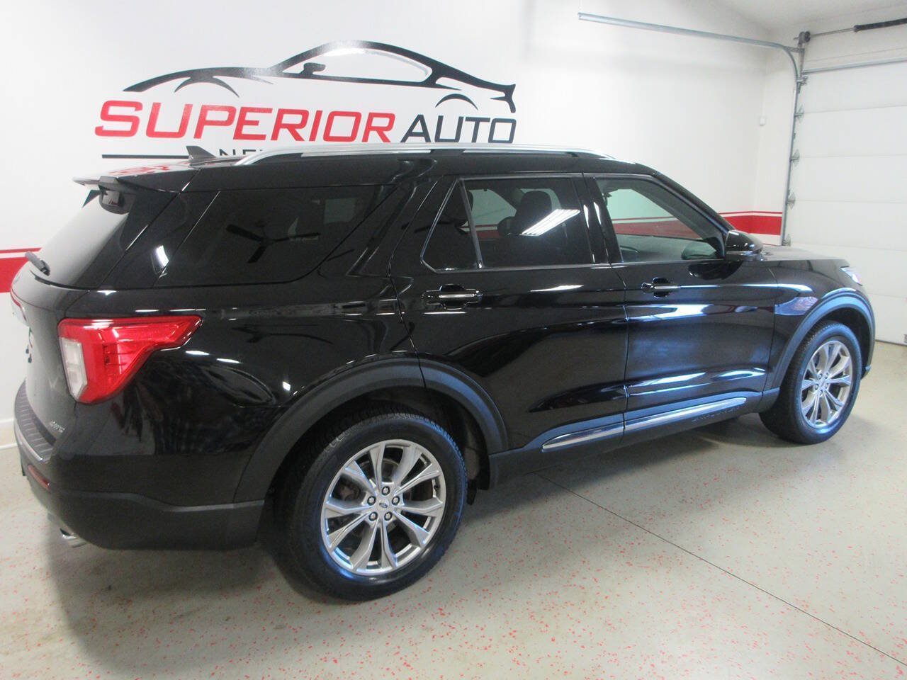 Used 2021 Ford Explorer Limited w/ Equipment Group 301A AWD/4WD image 4