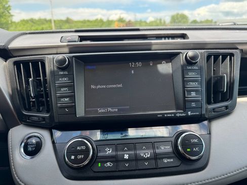 Used 2018 Toyota RAV4 XLE AWD/4WD image 20