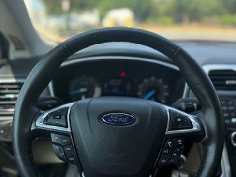 Used 2013 Ford Fusion SE image 16