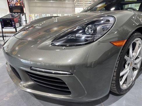 Used 2021 Porsche 718 Boxster image 18