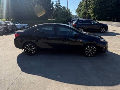 Used 2017 Toyota Corolla SE w/ Carpet Mat Package (TMS) FWD image 8
