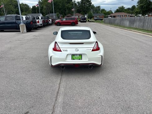 Used 2019 Nissan 370Z NISMO RWD image 4