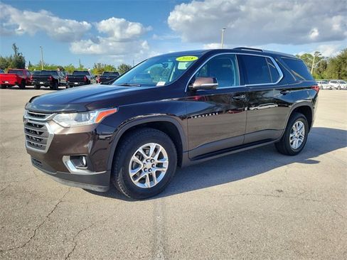 Used 2018 Chevrolet Traverse LT image 2