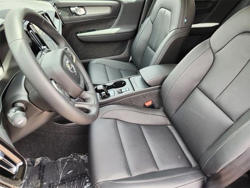 New 2025 Volvo XC40 B5 Core w/ Protection Package Premier image 11