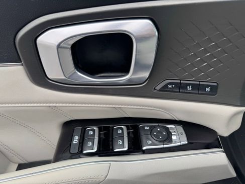 Used 2023 Kia Sorento SX Prestige w/ Panoramic Sunroof Package image 17