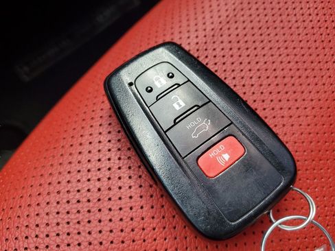 Used 2023 Toyota Highlander XSE image 28