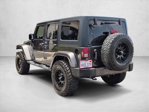 Used 2018 Jeep Wrangler Unlimited Sahara w/ Connectivity Group AWD/4WD image 8