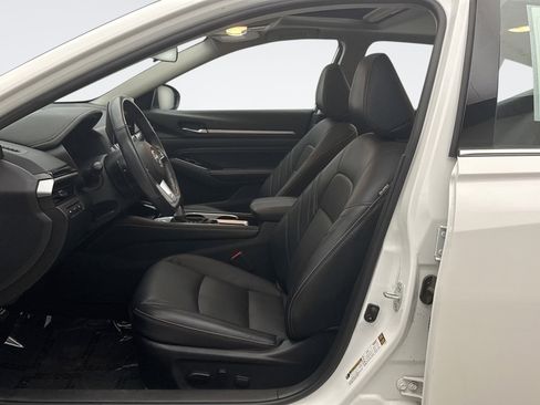 Used 2023 Nissan Altima 2.5 SR w/ SR Premium Package FWD image 11