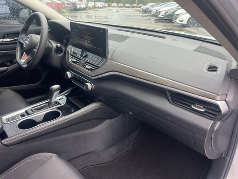 Used 2023 Nissan Altima 2.5 SV w/ SV Premium Package image 24