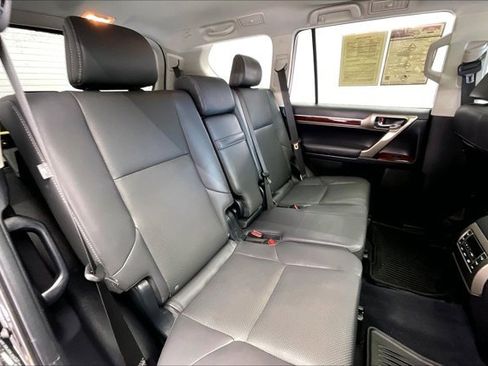 Used 2019 Lexus GX 460 image 18