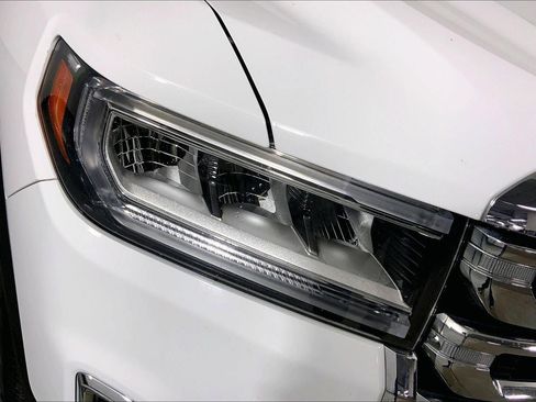 Used 2023 GMC Acadia SLT image 27