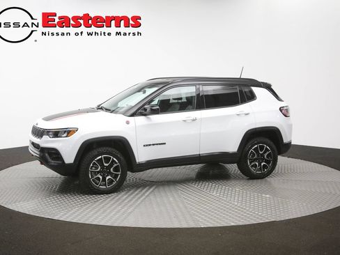 Used 2025 Jeep Compass Trailhawk w/ Trailer Tow Group AWD/4WD image 56