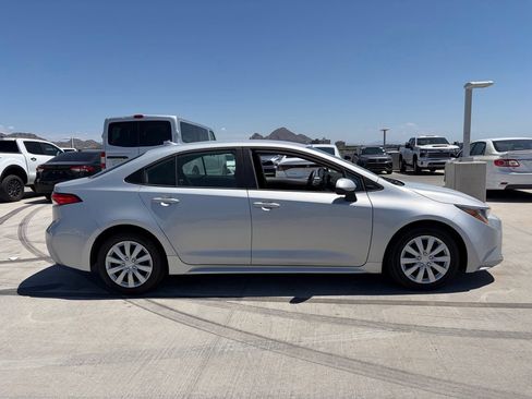 Used 2023 Toyota Corolla LE FWD image 2