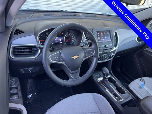 Used 2023 Chevrolet Equinox LT w/ Driver Convenience Package image 3