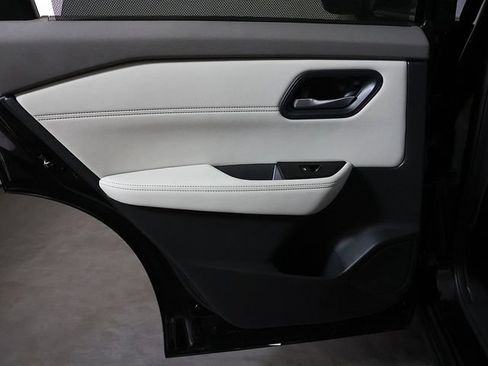 Used 2023 Nissan Rogue SV w/ SV Premium B Package FWD image 24