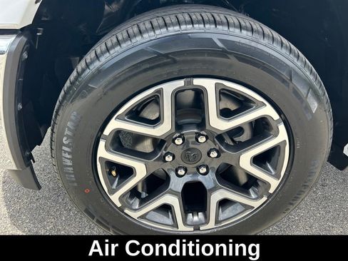 Used 2025 RAM 1500 Laramie AWD/4WD image 18