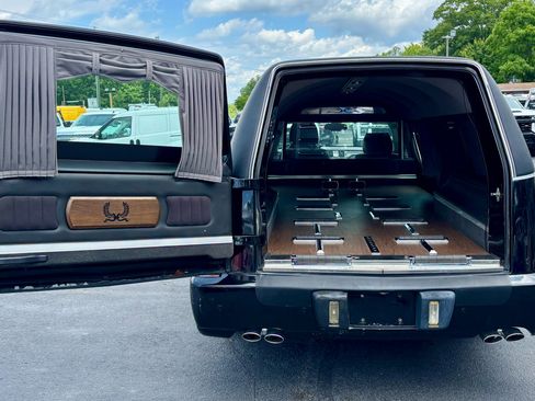 Used 2011 Cadillac DTS Hearse image 10