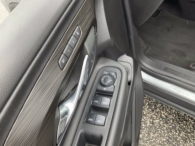 Used 2024 GMC Terrain SLT AWD/4WD image 8